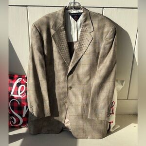 Tommy Hilfiger men's blazer in a brown/tan houndstooth size 41R